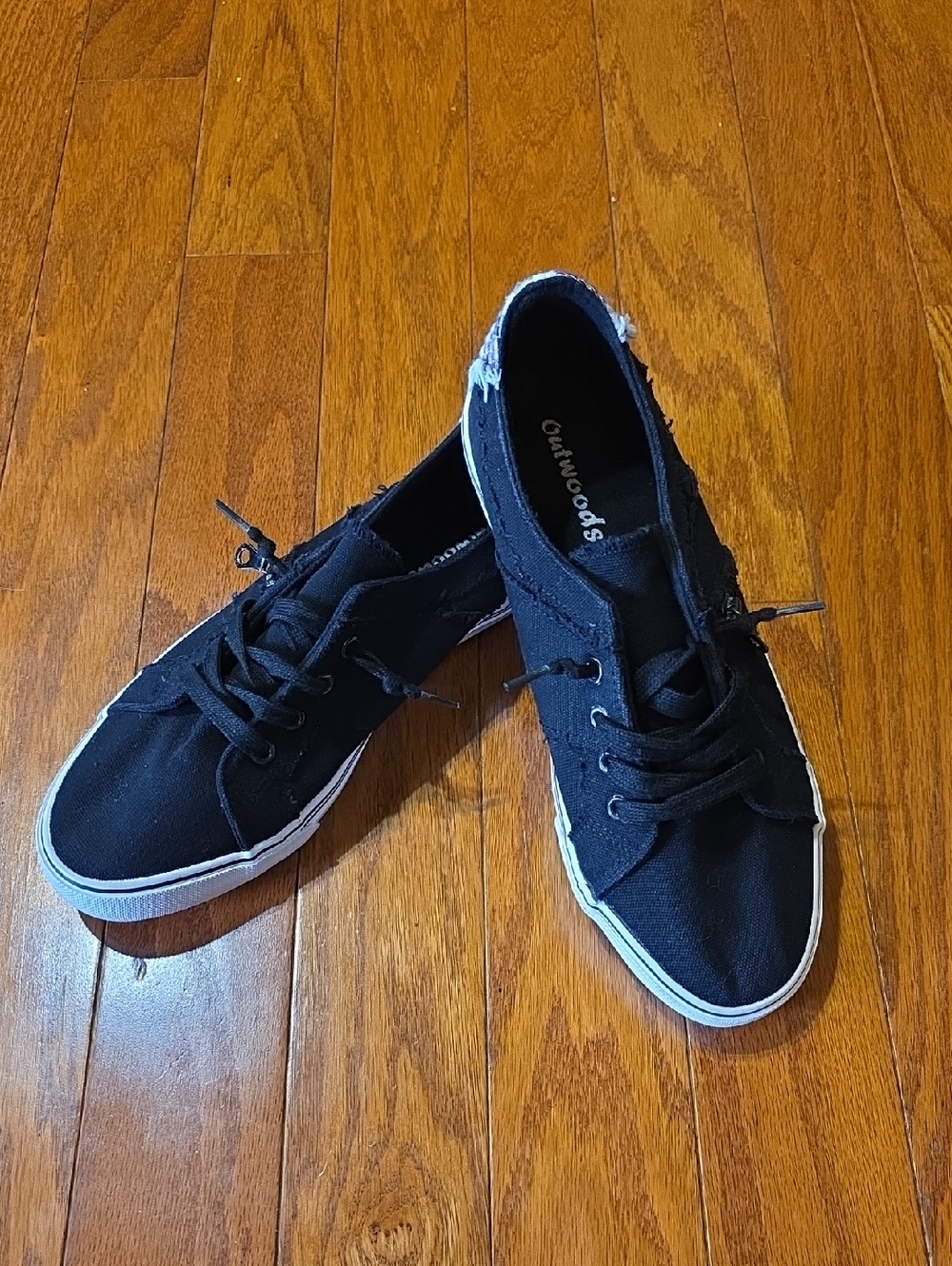Outwoods Black Canvas Low-Top Sneakers